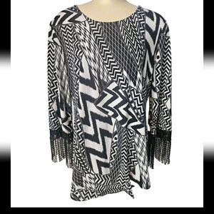 Metrostyle Black & White Geometric Pullover Blouse Fringe Ended Sleeves Sz L